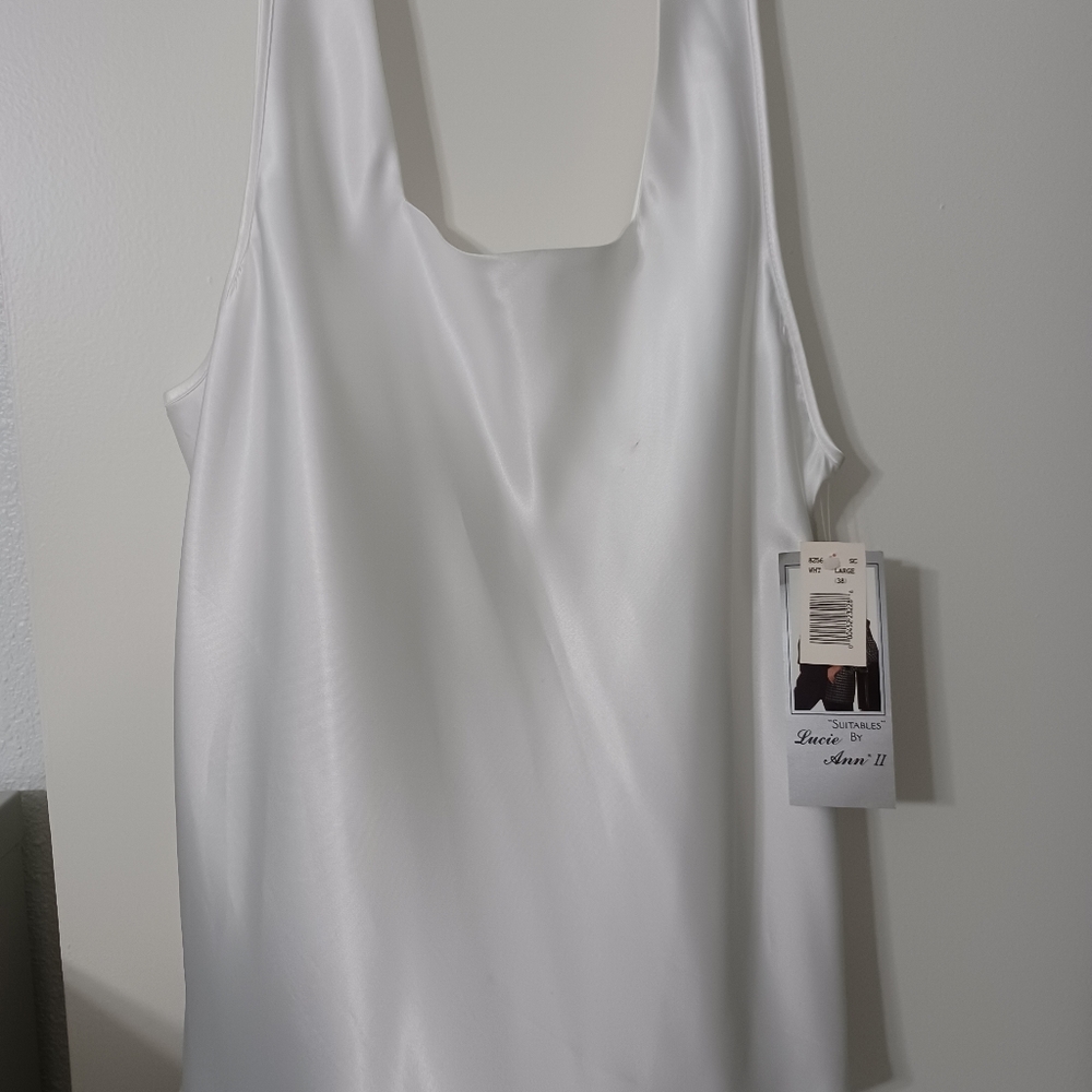 Suitable by Lucie Ann white silky tank Large